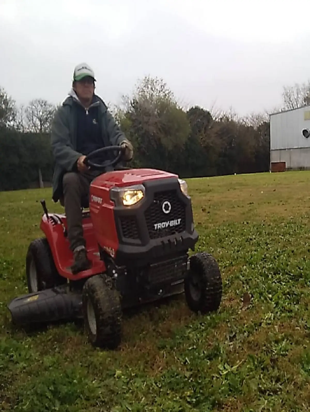 Corte de Pasto con Tractor Cortacésped para Empresas